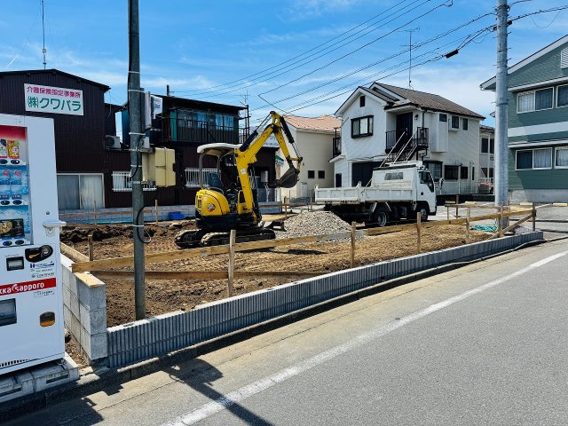 八王子市　長房町　新築一戸建て　９期の前面道路含む現地写真|～南西側4ｍ・北西側6ｍ道路に面しています～