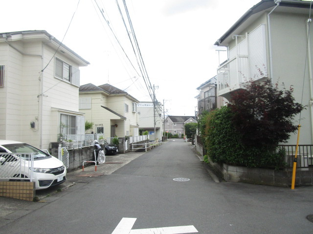 町田市野津田町の倉庫の周辺