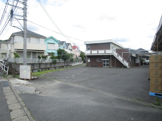 町田市野津田町の倉庫の周辺