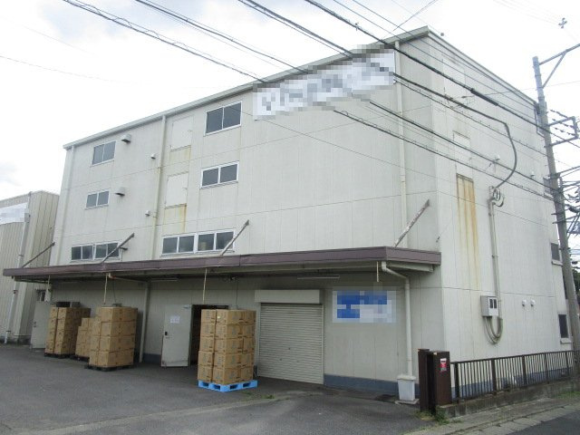町田市野津田町の倉庫の外観