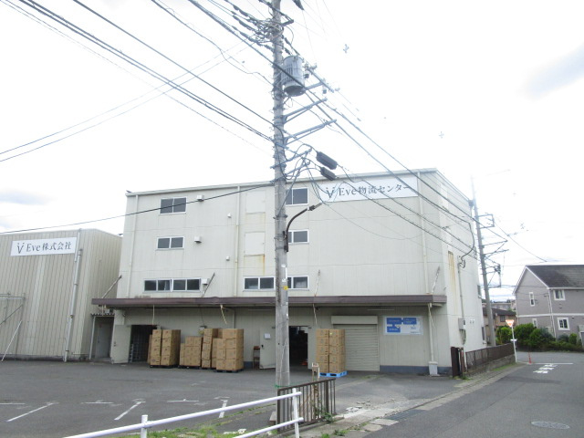 町田市野津田町の倉庫の外観