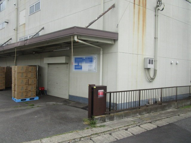 町田市野津田町の倉庫の外観