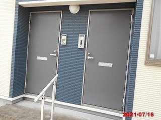 レオネクスト鈴の玄関