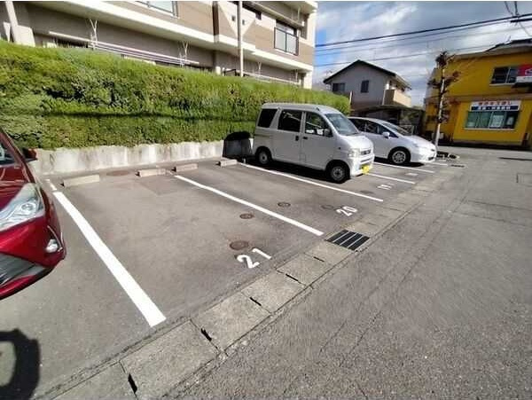 グレース犬山Ⅰの駐車場