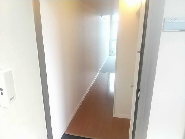 レオパレス谷津の玄関