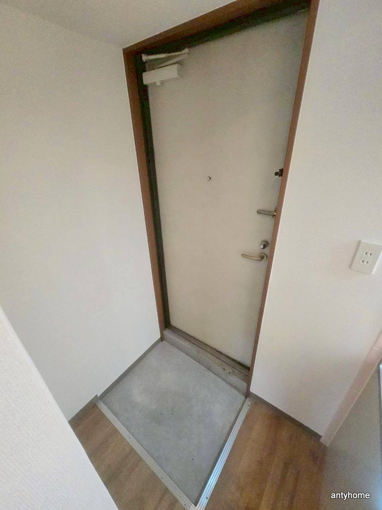 プレミアムAWAZA　仲介手数料無料の玄関