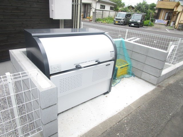 八王子市中野上町４丁目の倉庫の周辺