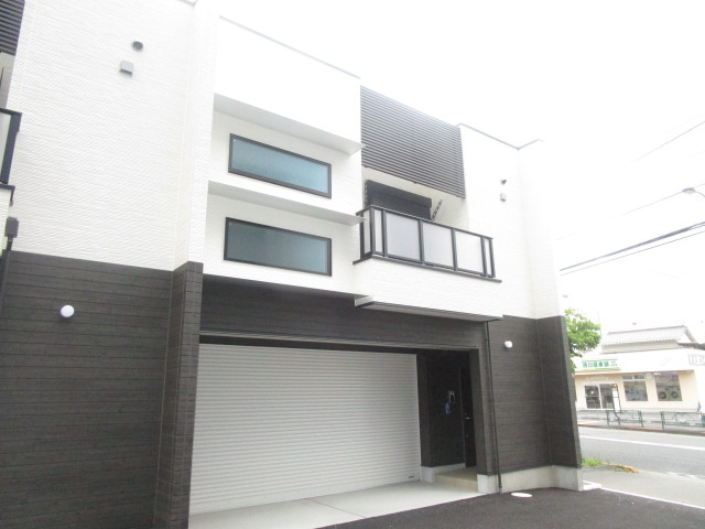 八王子市中野上町４丁目の倉庫の外観