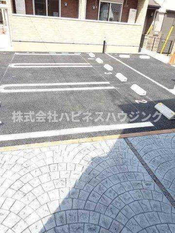 アドラシオンの駐車場