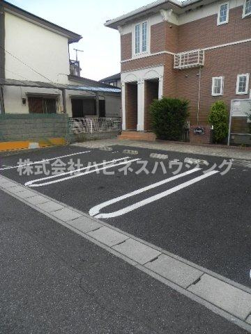 コンフォルトの駐車場