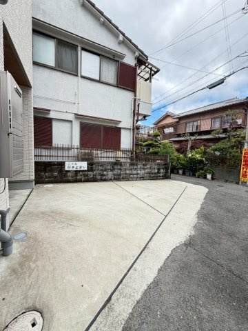 サンライズ芥川の駐車場