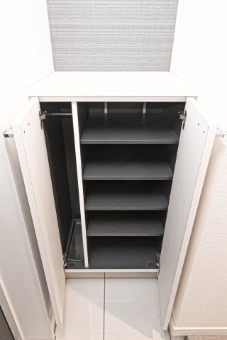 サヴォイ ラ・サブリエール　5階の収納|別号室のもの（反転タイプ）です。現状優先になります。