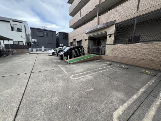 マルシェ小島の駐車場