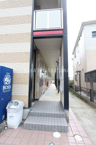 中央のエントランス