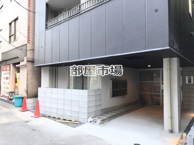 BASE東上野のエントランス