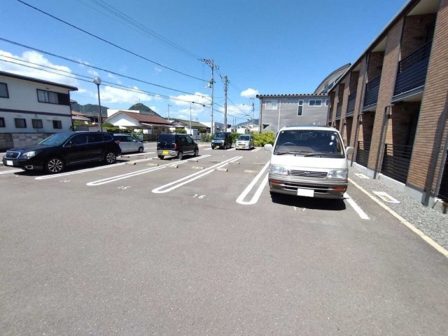 レオネクストクレール国分寺の駐車場