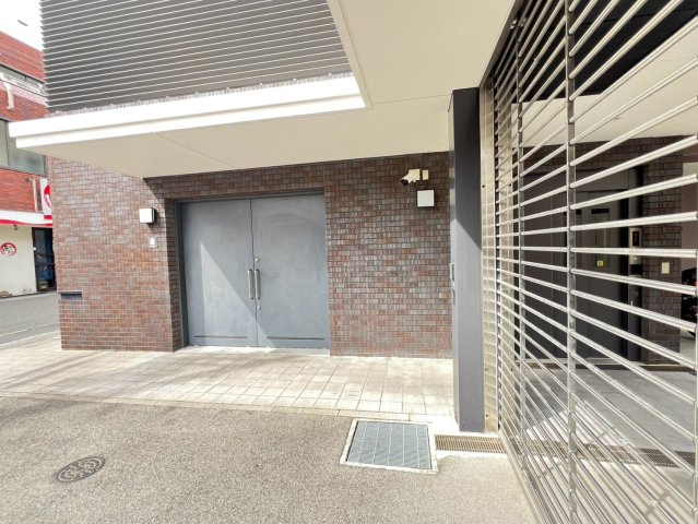 ジオ茨木西中条の駐車場