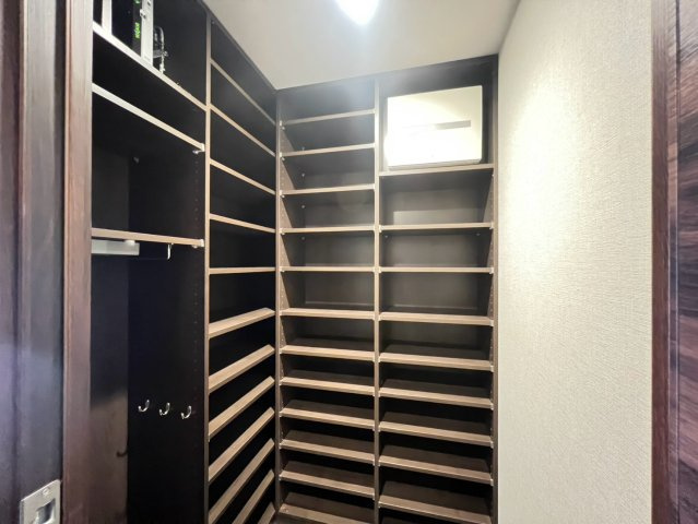 ジオ茨木西中条の収納