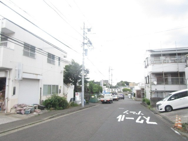 横浜市都筑区東山田４丁目の倉庫の周辺