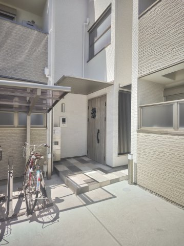 スリール明和Ⅰのエントランス|毎日通るエントランスはこのようになっています