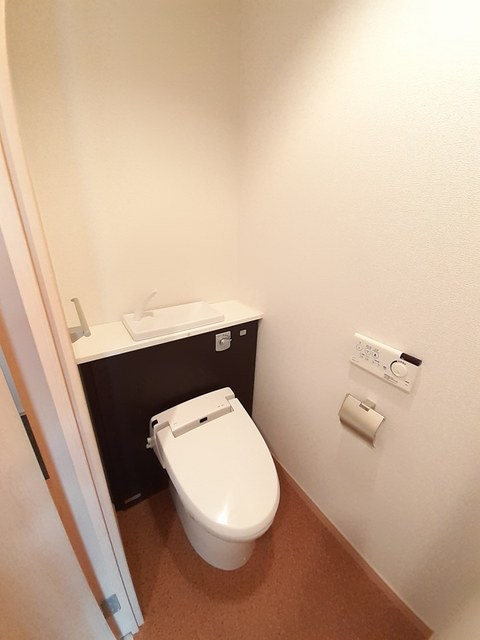 FourWillsCourtⅡのトイレ|清潔感のあるトイレです