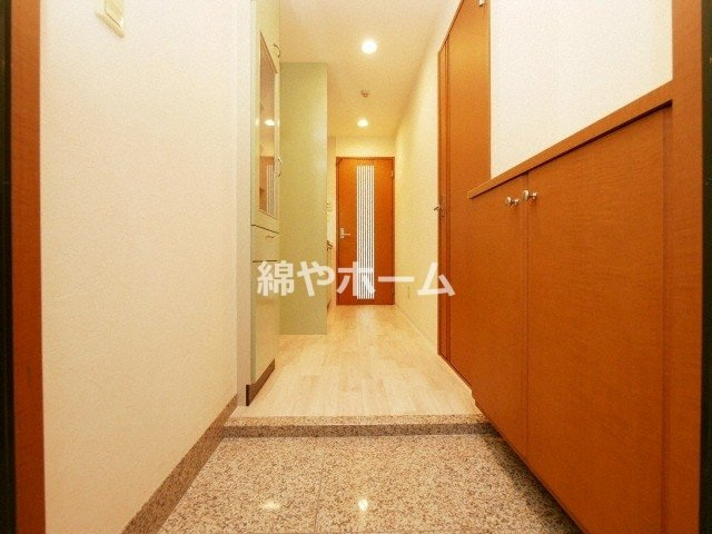 キャナルコート内久宝寺の玄関|きれいな玄関です