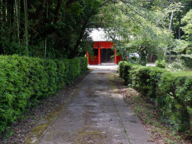 出野尾土地の前面道路含む現地写真