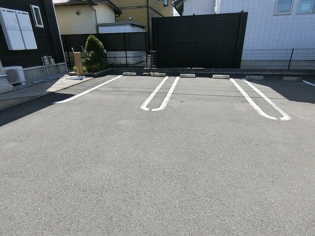 アルバーダの駐車場