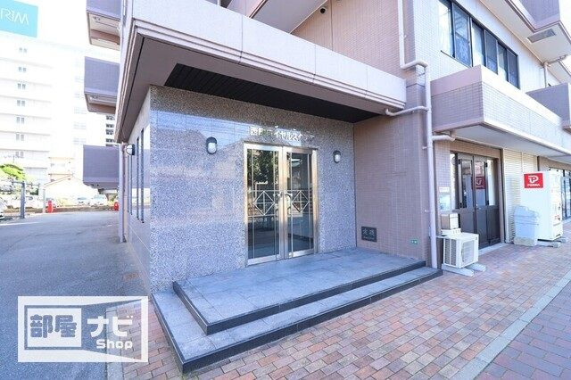 西町ロイヤルスクエアのエントランス