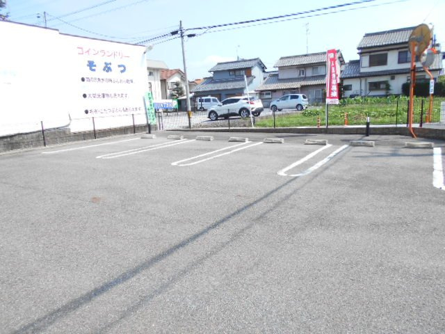 ベネ・ファキスⅡの駐車場
