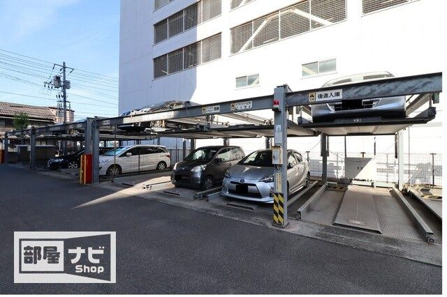 西町ロイヤルスクエアの駐車場
