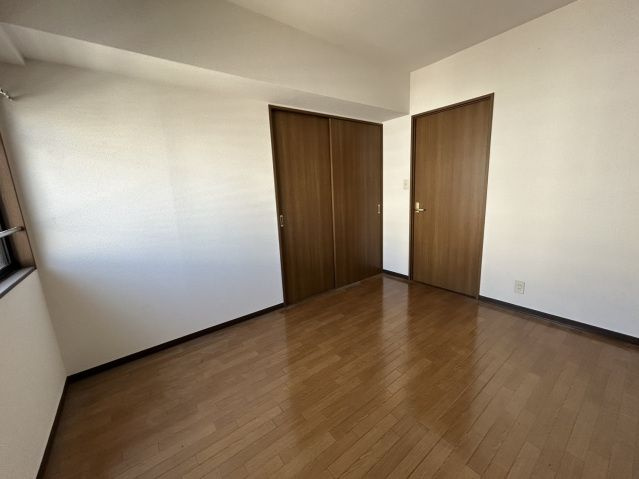 西町ロイヤルスクエアの洋室