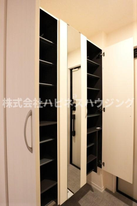 ハイピクチャーC棟の玄関
