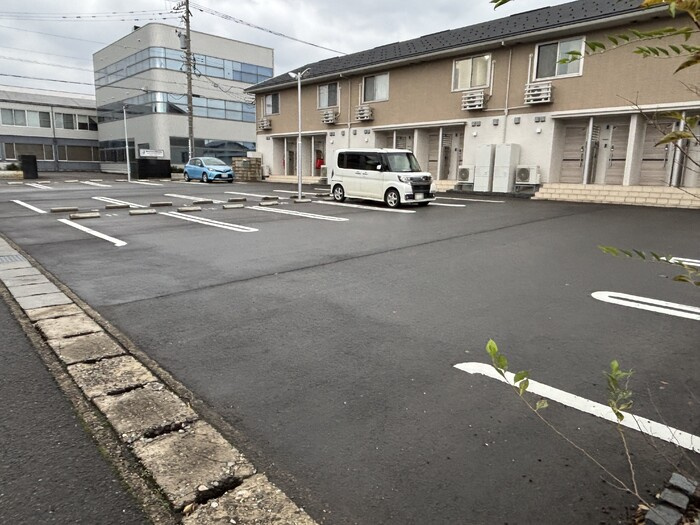 メディオカーサYの駐車場