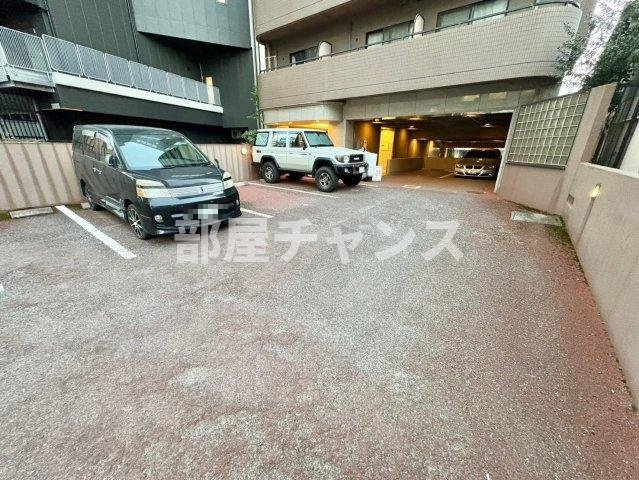 ヴェルシェーヌ桜橋の駐車場