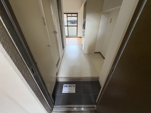 シャトル西神戸の玄関