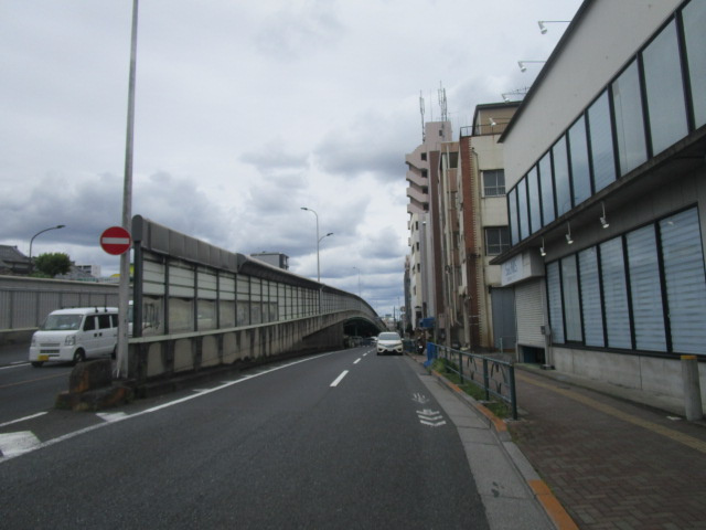 板橋区東山町の倉庫の周辺