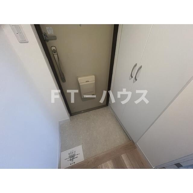 小栗原住宅１号棟の玄関