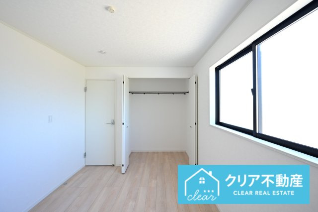 【洋室】 | 桐生市広沢町第18　クレイドルガーデン | 広々としたクローゼットでお部屋はいつでもスッキリクリアに！