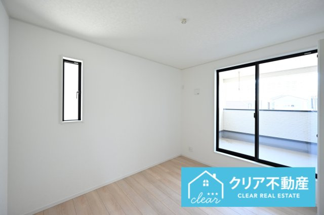 【洋室】 | 桐生市広沢町第18　クレイドルガーデン | 寛ぎの時間を紡ぎだす主寝室。大型ベッドを置いても余裕です。