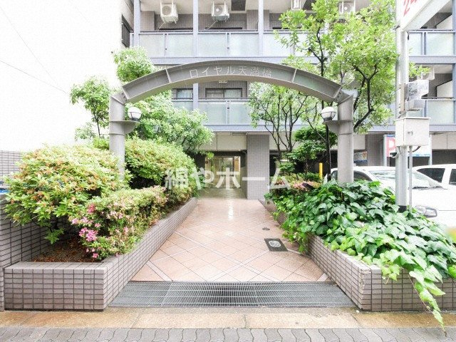 ロイヤル天満橋のエントランス|ゆとりのあるエントランスです