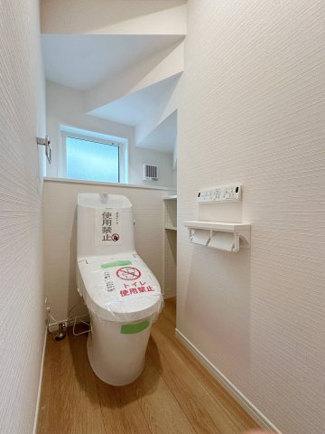 安佐南区八木8丁目 No.3のトイレ|1階ウォシュレットトイレ☆
1階、2階にウォシュレットトイレがついています♪