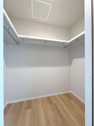 安佐南区八木8丁目 No.3の収納|全居室収納☆
6.6帖の主寝室のウォークインクローゼットです♪