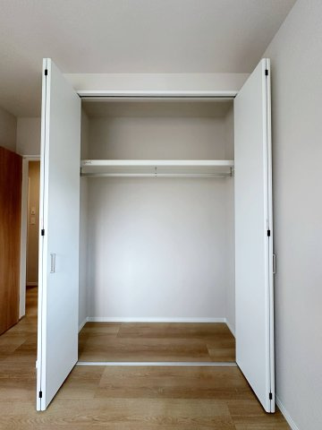 安佐南区八木8丁目 No.3の収納|全居室収納☆
5.2帖洋室のクローゼットです♪