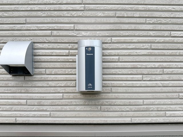 安佐南区八木8丁目 No.3の発電・温水設備|EV車用電源コンセント☆
日本国内でも、2030年代半ば頃を目標に、新車販売を全て電気自動車にすることが出来るように調整されているとも言われ、この先の環境変化に対応できるように設置されています。