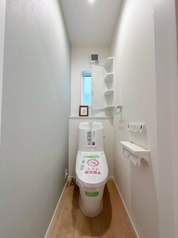安佐南区八木8丁目 No.2のトイレ|1階ウォシュレットトイレ☆
1階、2階にウォシュレットトイレがついています♪