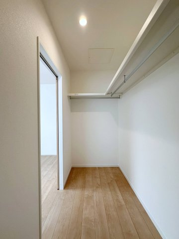 安佐南区八木8丁目 No.2の収納|全居室収納☆
7.2帖の主寝室のウォークインクローゼットです♪