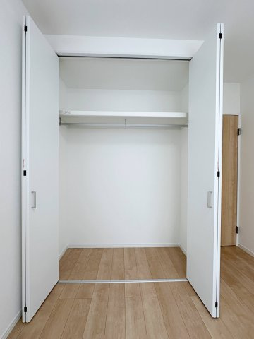安佐南区八木8丁目 No.2の収納|全居室収納☆
5.2帖洋室のクローゼットです♪