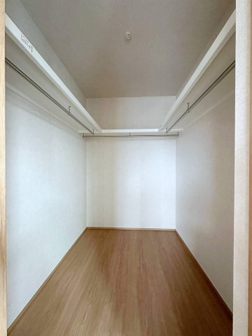 安佐南区八木6丁目 No.3の収納|全居室収納☆
8帖の主寝室のウォークインクローゼットです♪