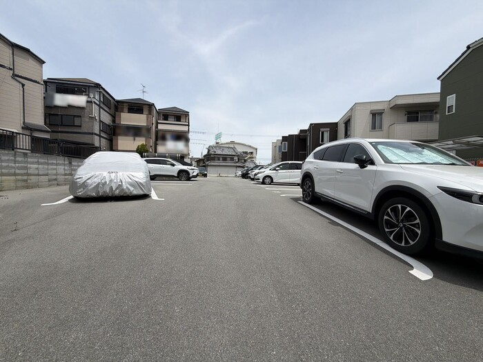 D-room塚口本町の駐車場